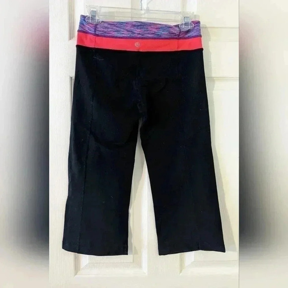 LULULEMON GROOVE CROP BLACK + PINK PURPLE SIZE 6 GYM YOGA PANTS REVERSIBLE - Picture 3 of 7